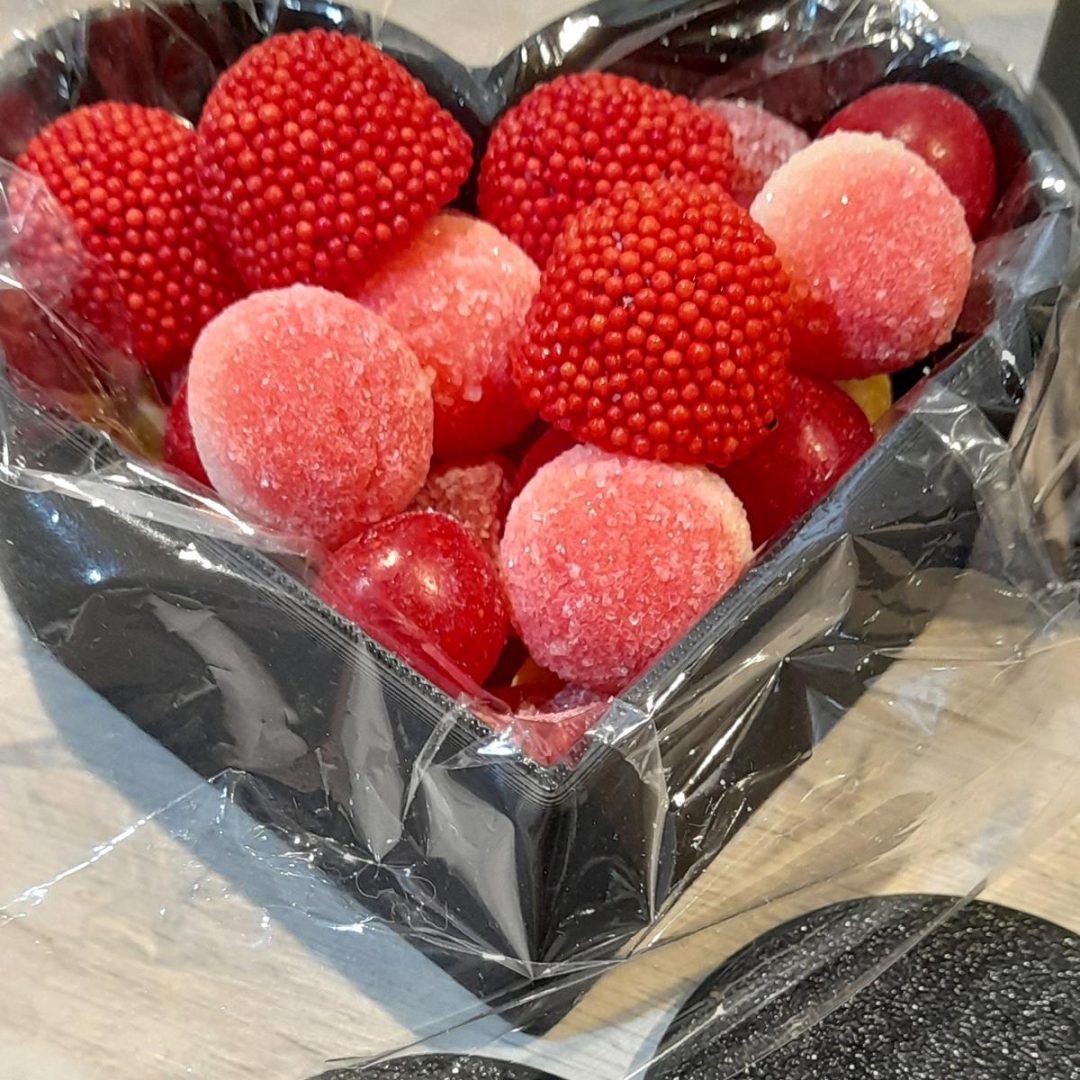 Caja Corazón Organizador con Gomitas 120g - "Feliz Día" 💖🍎💼 - Imagen 10