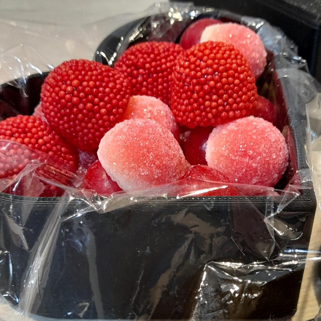 Caja Corazón Organizador con Gomitas 120g - "Feliz Día" 💖🍎💼 - Imagen 11
