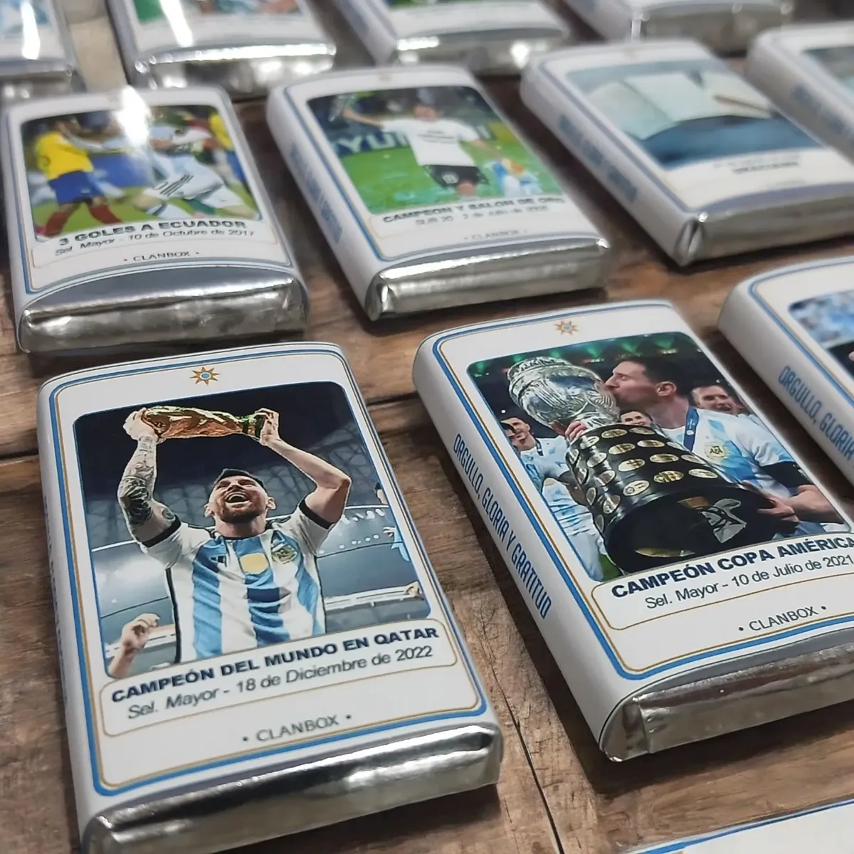 Caja 18 Chocolates Tributo Messi Seleccion Argentina + Regalo - Imagen 9
